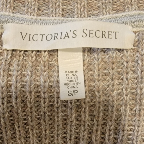 Victoria like new sweater - Picture 2 of 2